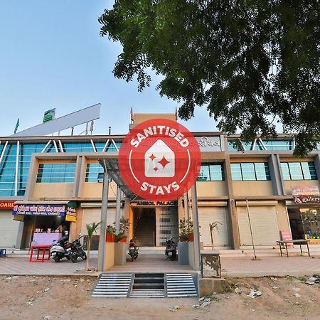 Oyo 23289 Hotel Anmol Palace Ahmedabad Exteriör bild