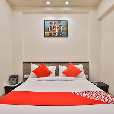 Oyo 23289 Hotel Anmol Palace Ahmedabad Exteriör bild