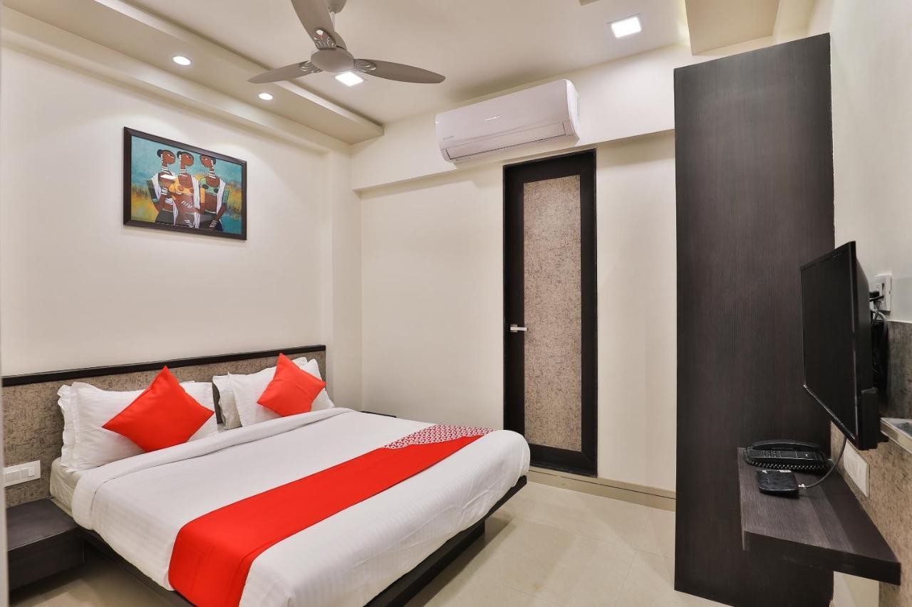 Oyo 23289 Hotel Anmol Palace Ahmedabad Exteriör bild