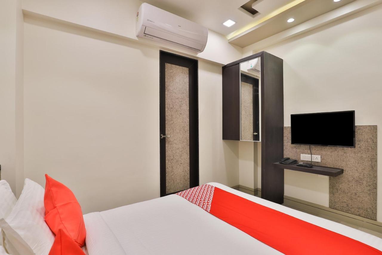 Oyo 23289 Hotel Anmol Palace Ahmedabad Exteriör bild