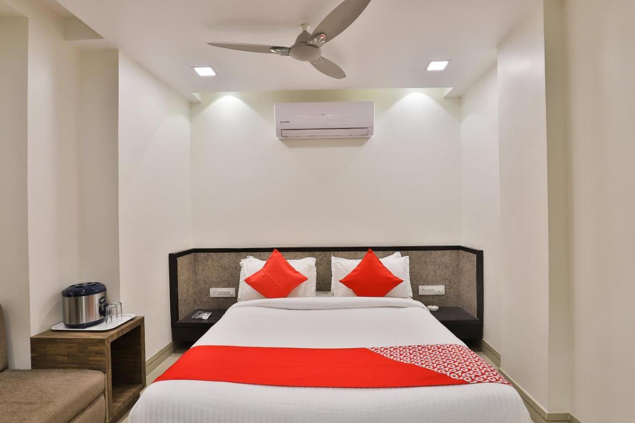Oyo 23289 Hotel Anmol Palace Ahmedabad Exteriör bild