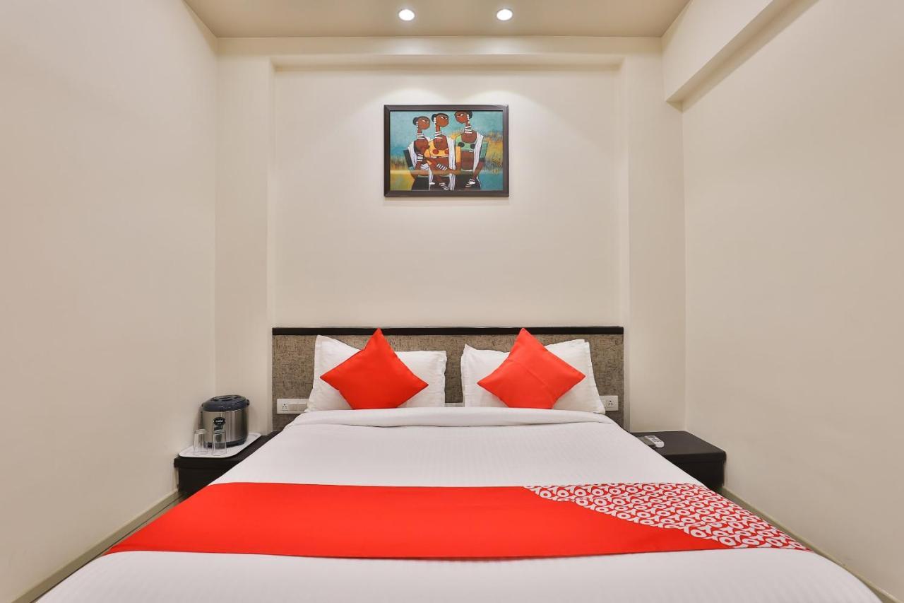 Oyo 23289 Hotel Anmol Palace Ahmedabad Exteriör bild