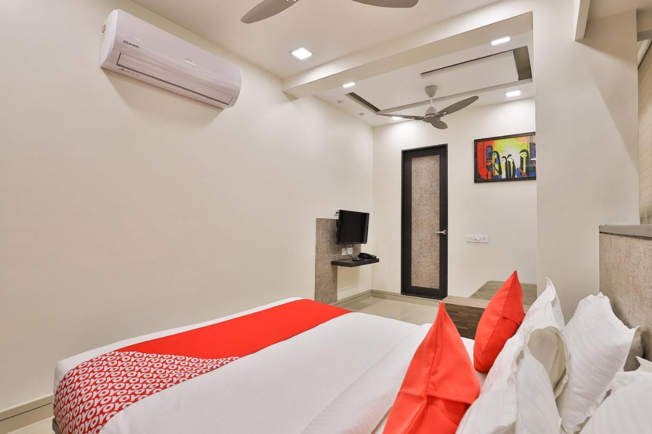 Oyo 23289 Hotel Anmol Palace Ahmedabad Exteriör bild