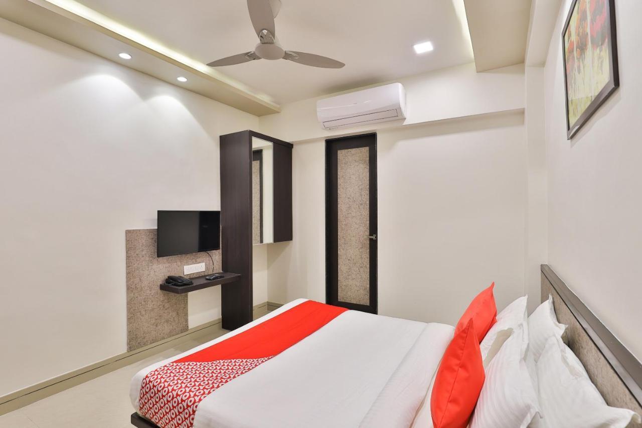 Oyo 23289 Hotel Anmol Palace Ahmedabad Exteriör bild