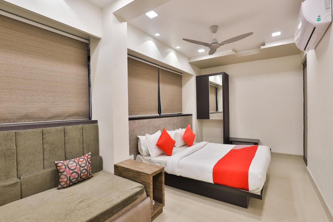 Oyo 23289 Hotel Anmol Palace Ahmedabad Exteriör bild